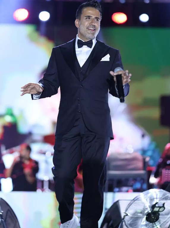 Emrah 15 yıl sonra ilk kez sahnede!